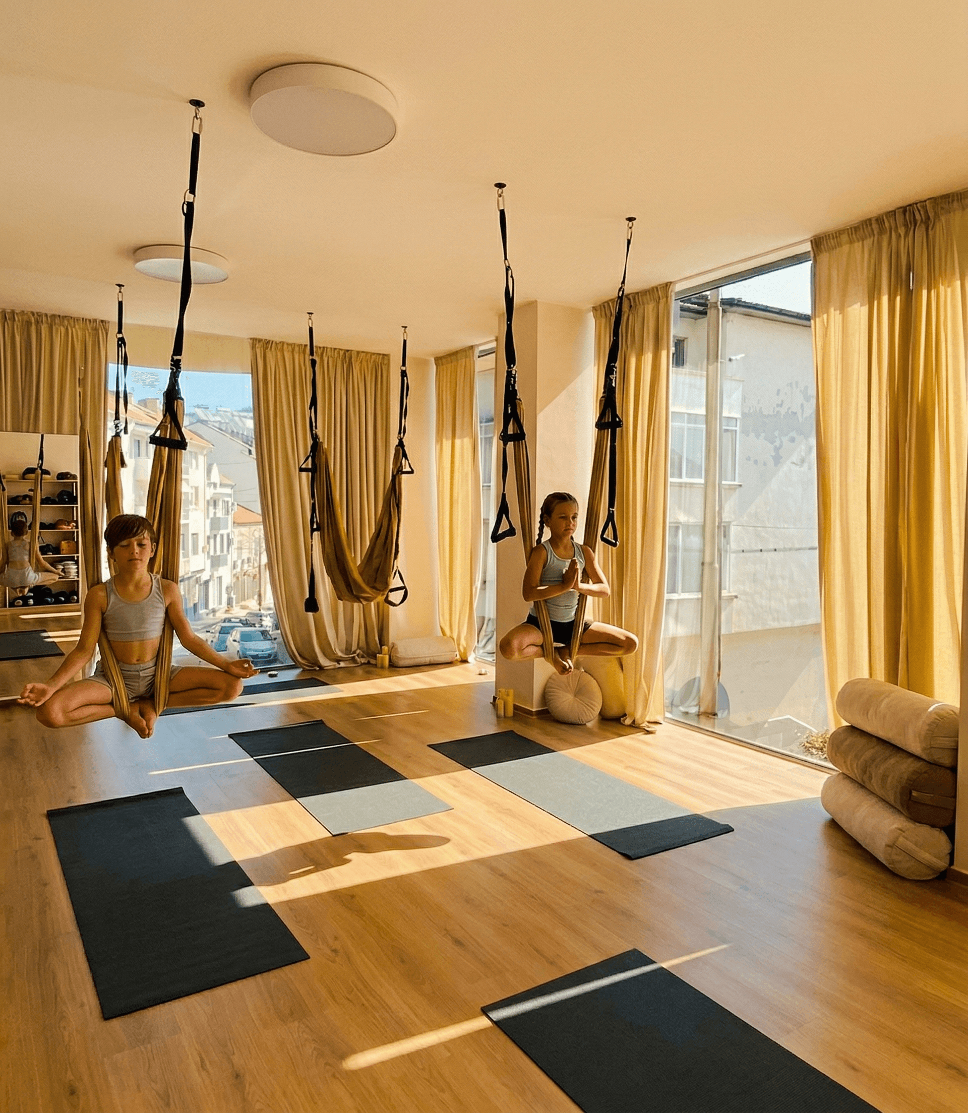 Въздушна йога за деца